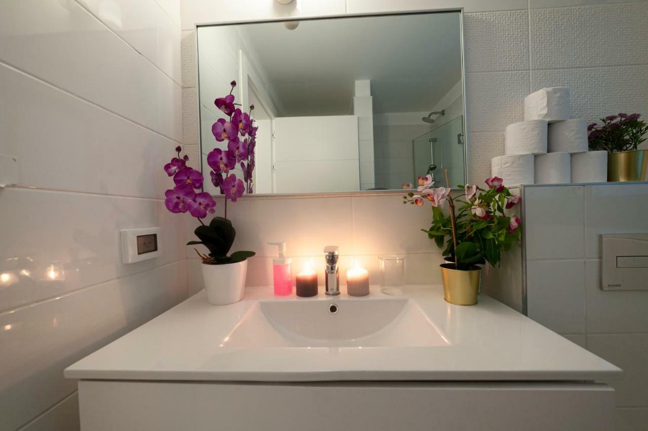 Luxury 2 Bedrooms Apartments Rothschild + Balcony Тель-Авив Экстерьер фото